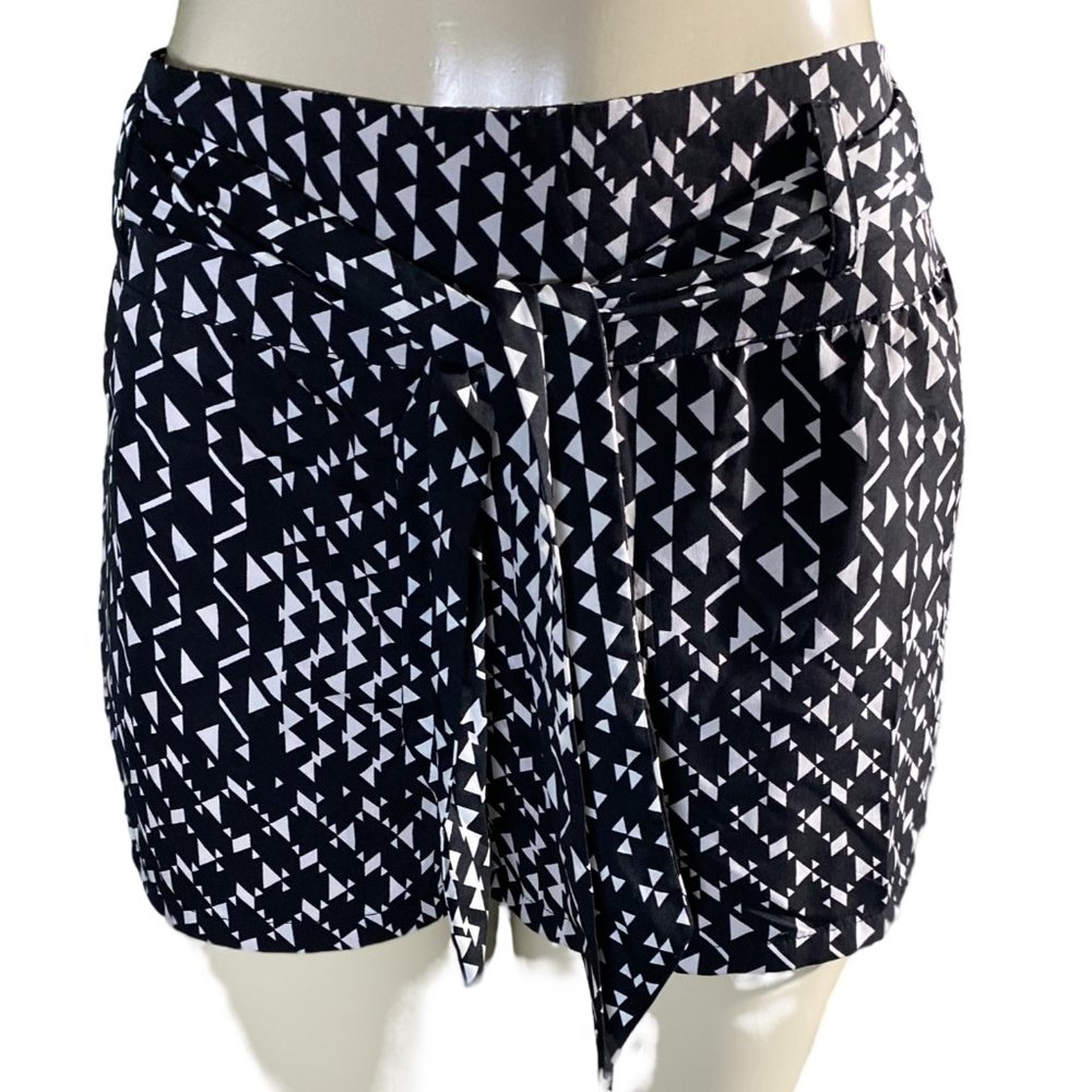 Black & White Printed Shorts by Tea Rose